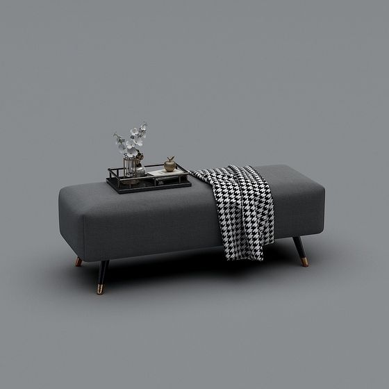 Скамейка в конце кровати