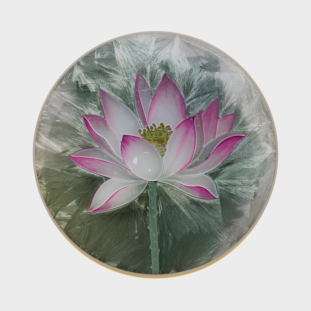 The whole house is equipped with paintings - colorful paintings - lotus flowers