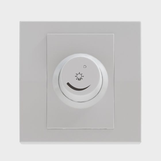 Interruttore con manopola bianca