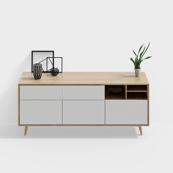 Breiter Holzschrank mit Dekoration