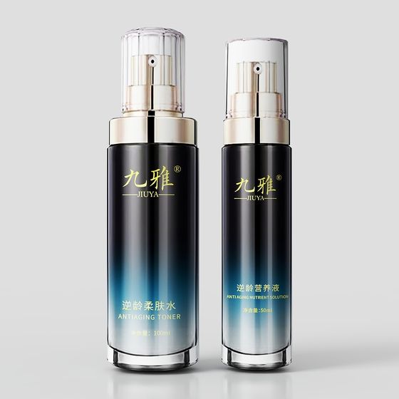 Elegant Skincare Bottle 3D model