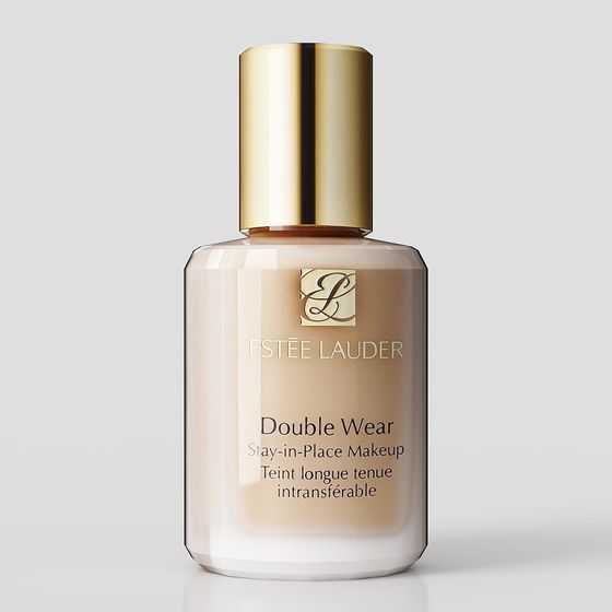 set di cosmetici per bellezza, cura della pelle, crema viso e strumenti per il trucco