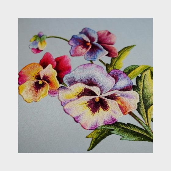 Vibrant Pansy Flower 3D model in Low Poly Style