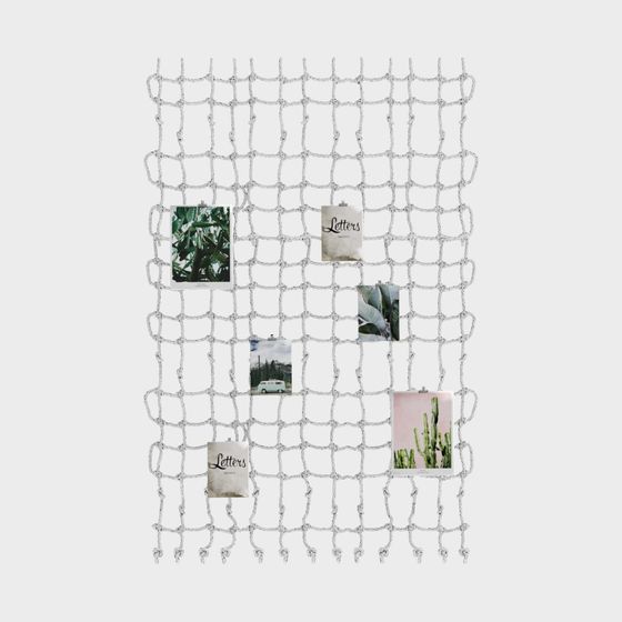 Image suspendue dessin animé sur le mur de photo du studio photo