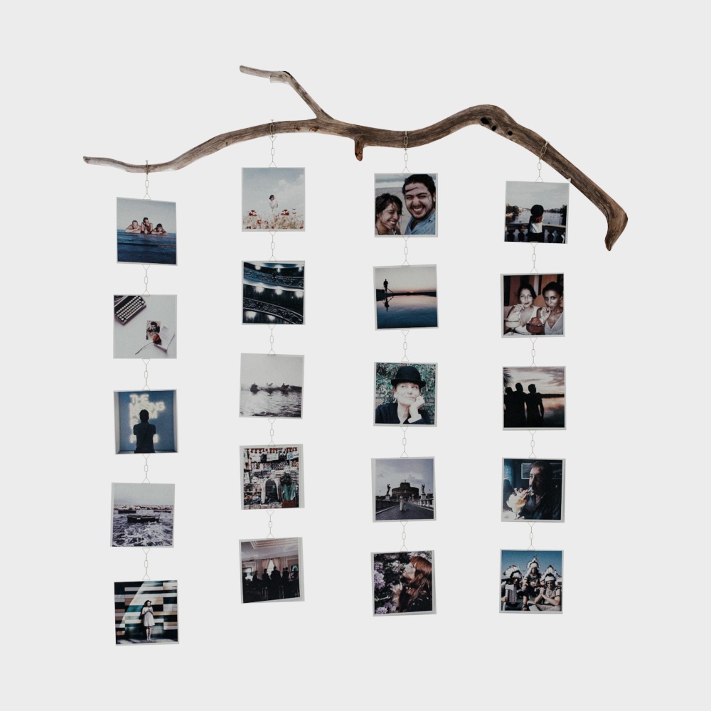 Imagen colgante de dibujos animados en pared de estudio fotográfico