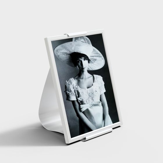 Elegant Low-Polygon Frame 3D model