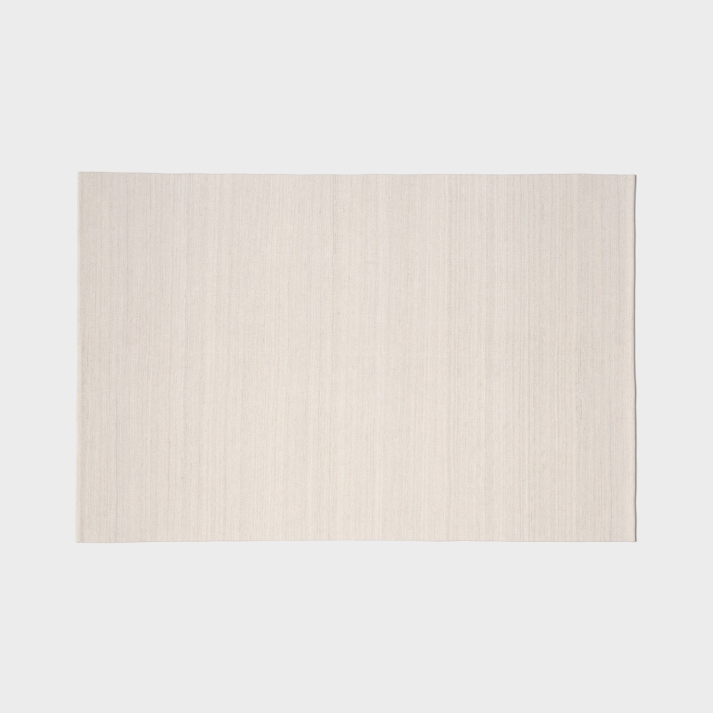 Минималистский ковер в скандинавском стиле