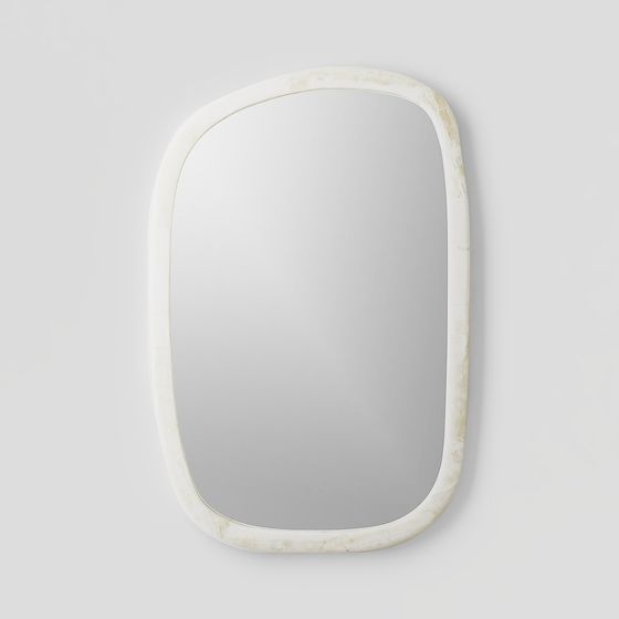 Vintage Style 3D Mirror Model for Modern Interiors