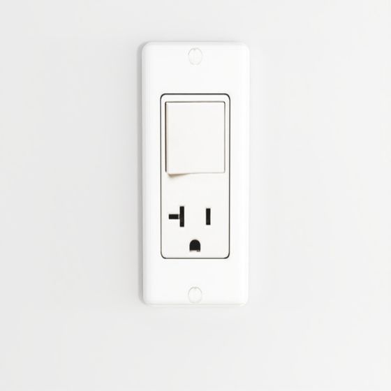 15 Amp Decora 3-Way Switch with 5-15R Outlet Receptacle